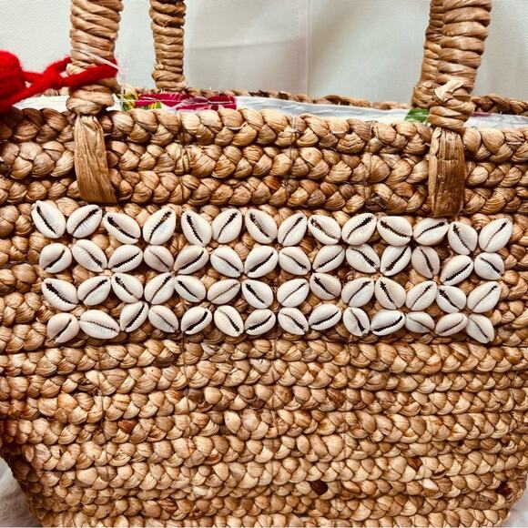 Haute Hippie Straw Seashell Basket Bag Red Tassel Floral Flamingo Interior NWT - Picture 4 of 11